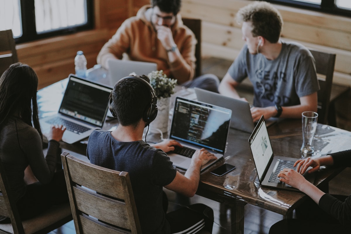 Analyse de risques et conformité réglementaire — cyber assurance NIS2 DORA